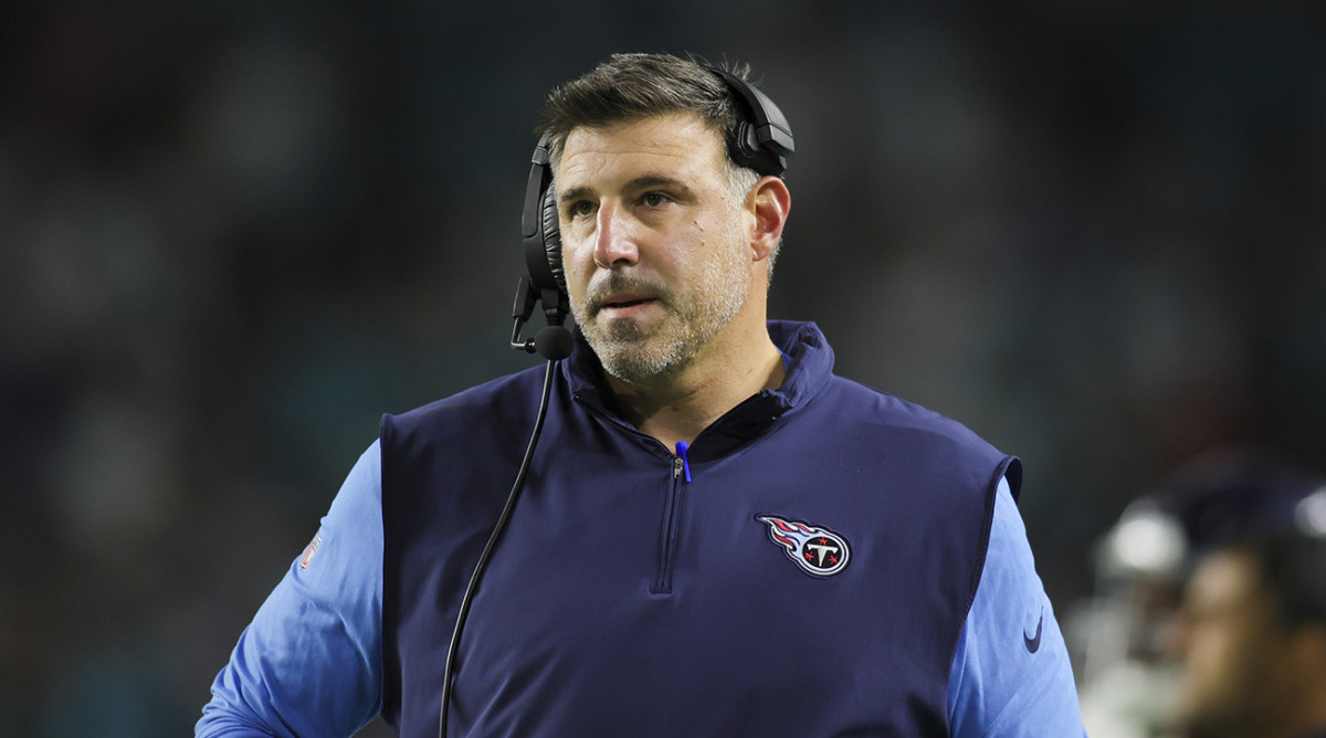 Titans coach Mike Vrabel looks on against the Dolphins during the fourth quarter at Hard Rock Stadium.